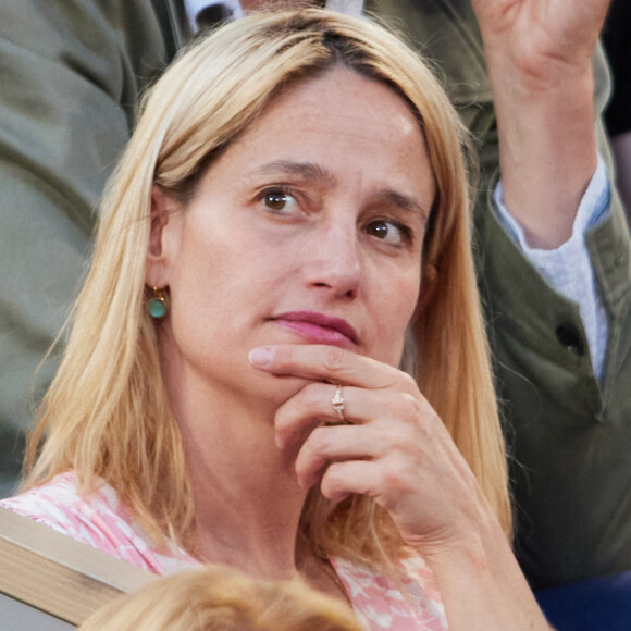 Coups droits, revers et services s'enchaînent dans le 16e arrondissement de Paris.
Marie Gillain - Tribunes des internationaux de France de tennis Roland Garros à Paris. © Cyril Moreau / Bestimage