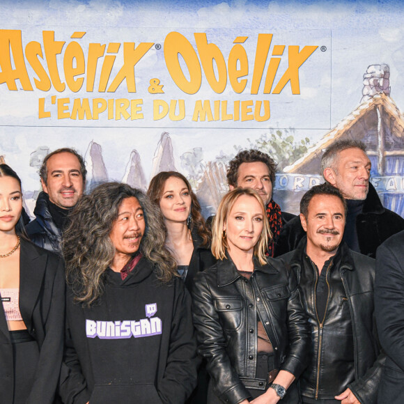 Vincent Desagnat, Julie Chen, Bun Hay Mean, Marion Cotillard, Audrey Lamy, le chanteur M (Matthieu Chedid), José Garcia, Vincent Cassel, Guillaume Canet, Gilles Lellouche, Leanna Chea et Ramzy Bedia à l'avant-première du film "Asterix et Obelix: L'Empire du Milieu" au cinéma Pathé La Joliette à Marseille, France, le 28 janvier 2023. © Jean-René Santini/Bestimage
