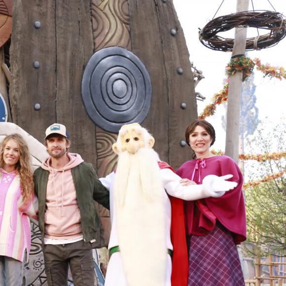 Exclusif - Delphine Pons, Julien Arruti, Reem Kherici, Elodie Fontan, Philippe Lacheau lors de l'inauguration du festival Toutatis au Parc Asterix à Plailly le 12 mai 2023. © Christophe Aubert via Bestimage