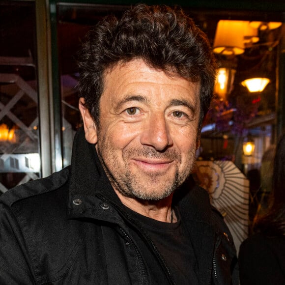 Patrick Bruel pose lors de la remise du prix littéraire "La Closerie des Lilas" à la Closerie des Lilas à Paris, le 18 avril 2023. © Pierre Perusseau/Bestimage