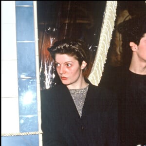 Chiara Mastroianni et Melvil Poupaud en soirée en 1992.
