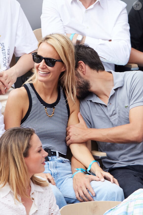 Ben Attal et sa compagne Jordane Crantelle dans les tribunes lors des Internationaux de France de Tennis de Roland Garros 2023. Paris, le 7 juin 2023. © Jacovides / Moreau / Bestimage