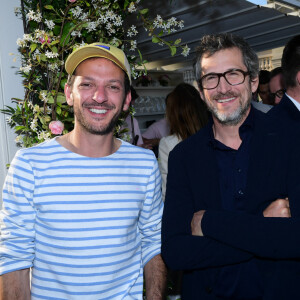 Guillaume Canet était de sortie, pour le lancement du rooftop de The Peninsula Paris.
Exclusif - Vincent Dedienne et Guillaume Canet à la soirée Jardin Secret sur le rooftop de l'hôtel The Peninsula Paris . © Rachid Bellak / Bestimage