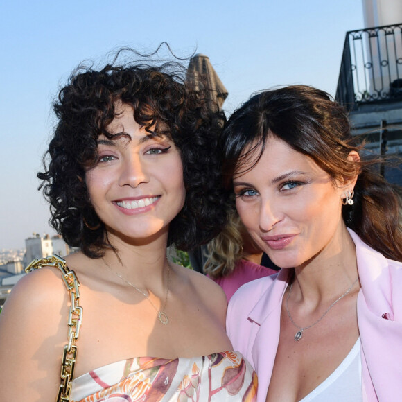 Le réalisateur a passé une agréable soirée profitant du soleil et de la vue imprenable de cet hôtel somptueux.
Exclusif - Vaimalama Chaves (Miss France 2019) et Malika Ménard (Miss France 2010) à la soirée Jardin Secret sur le rooftop de l'hôtel The Peninsula Paris le 7 juin 2023. © Rachid Bellak / Bestimage