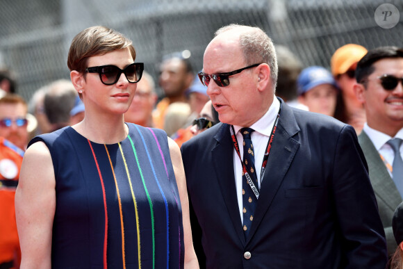 La princesse Charlène de Monaco et le prince Albert II de Monaco - Remise de prix du 80ème Grand Prix de Monaco de Formule 1 à Monaco le 28 Mai 2023. © Bruno Bebert/Bestimage  Prize giving for the 80th Formula 1 Monaco Grand Prix in Monaco on May 28, 2023.