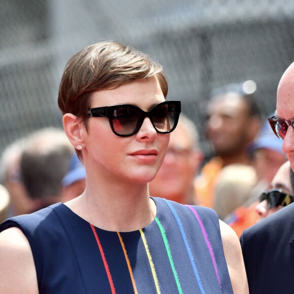 La princesse Charlène de Monaco et le prince Albert II de Monaco - Remise de prix du 80ème Grand Prix de Monaco de Formule 1 à Monaco le 28 Mai 2023. © Bruno Bebert/Bestimage  Prize giving for the 80th Formula 1 Monaco Grand Prix in Monaco on May 28, 2023.