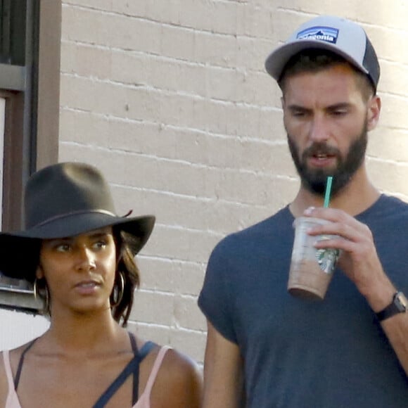 Benoît Paire et sa compagne Shy'm se promènent dans les rues de Brooklyn à New York, le 23 août 2016.