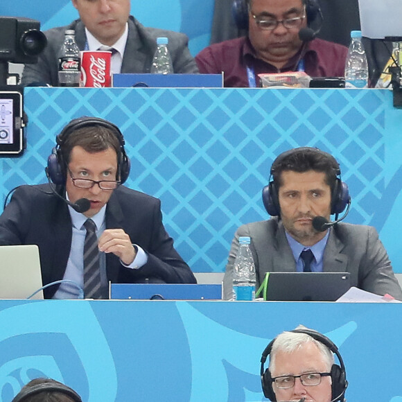 A noter que pour  le match de ce soir, il sera comme toujours en duo avec Bixente Lizarazu.
Les commentateurs Bixente Lizarazu et Grégoire Margotton lors de la 8ème de finale du match de coupe du monde opposant l'Angleterre à la Colombie au stade Spartak à Moscow, Russie, le 3 juillet 2018. L'Angleterre a gagné le match 4-3 aux tirs au but après un match nul 1-1. © Cyril Moreau/Bestimage 