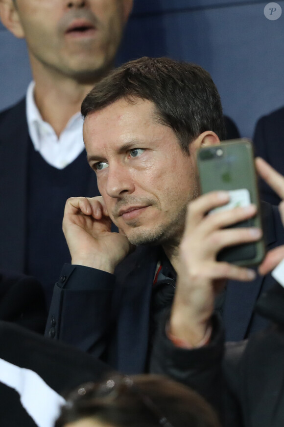 Grégoire Margotton dans les tribunes du Parc des Princes lors du match de Ligue des Champions "PSG - Naples (2-2)" à Paris, le 24 octobre 2018. Merci de flouter le visage des enfants avant publication 