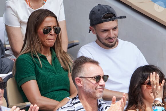 La chanteuse Nâdiya et son fils Yanis en tribunes lors des Internationaux de France de tennis de Roland Garros 2023, à Paris, France, le 9 juin 2023. © Jacovides-Moreau/Bestimage 
