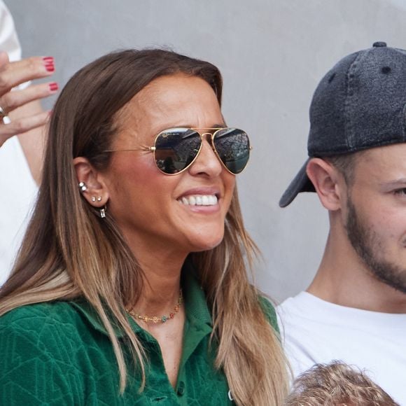 La chanteuse Nâdiya et son fils Yanis en tribunes lors des Internationaux de France de tennis de Roland Garros 2023, à Paris, France, le 9 juin 2023. © Jacovides-Moreau/Bestimage 