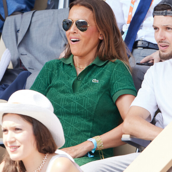 La chanteuse Nâdiya et son fils Yanis en tribunes lors des Internationaux de France de tennis de Roland Garros 2023, à Paris, France, le 9 juin 2023. © Jacovides-Moreau/Bestimage 