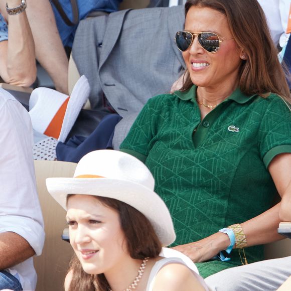 La chanteuse Nâdiya et son fils Yanis en tribunes lors des Internationaux de France de tennis de Roland Garros 2023, à Paris, France, le 9 juin 2023. © Jacovides-Moreau/Bestimage 