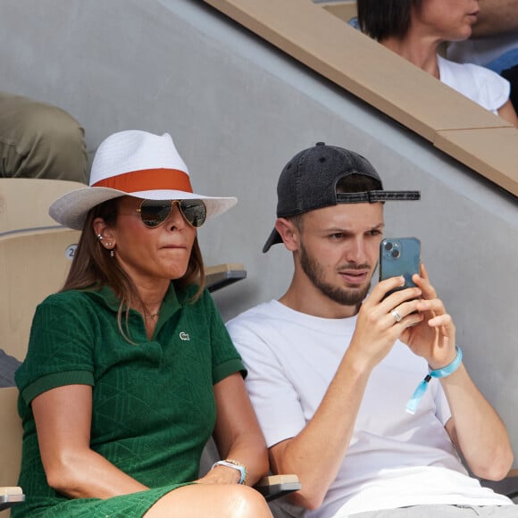 La chanteuse Nâdiya et son fils Yanis en tribunes lors des Internationaux de France de tennis de Roland Garros 2023, à Paris, France, le 9 juin 2023. © Jacovides-Moreau/Bestimage 