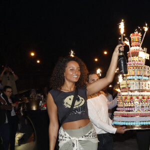 Exclusif - Arrivée du gâteau avec Eleejah et Jenaye Noah lors de la soirée d'anniversaire de Joalukas Noah, fils de Yannick Noah et Isabelle Camus, pour ses 18 ans à Paris le 10 juin 2022. © Cyril Moreau / Bestimage 