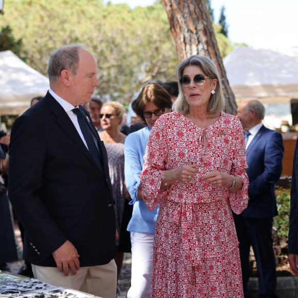 Le prince Albert II de Monaco, la princesse Caroline de Hanovre - 4ème rencontre des sites historiques Grimaldi sur la place du palais Princier à Monaco le 10 juin 2023. © Claudia Albuquerque / Bestimage 