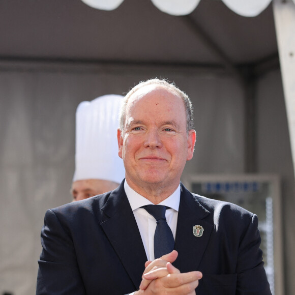 Le prince Albert II de Monaco - 4ème rencontre des sites historiques Grimaldi sur la place du palais Princier à Monaco le 10 juin 2023. © Claudia Albuquerque / Bestimage 