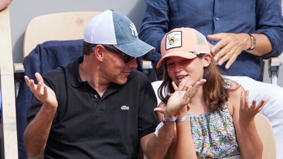 Marc-Olivier Fogiel très complice avec sa fille Mila : doux moment en famille à Roland-Garros