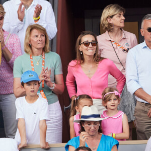 Jelena Djokovic (femme de N.Djokovic) avec les parents de Novak Djokovic et ses enfants Stefan et Tara - Célébrités en tribunes des Internationaux de France de tennis de Roland Garros 2023 à Paris le 11 juin 2023. © Jacovides-Moreau/Bestimage