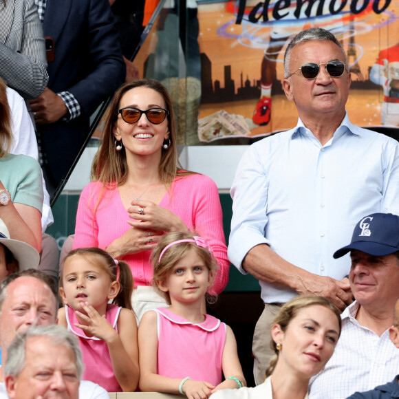 Jelena Djokovic (femme de N.Djokovic) avec les parents de Novak Djokovic et ses enfants Stefan et Tara - Novak Djokovic remporte les Internationaux de France de tennis de Roland Garros 2023 face à Casper Ruud (7-6 [7-1], 6-3, 7-5) à Paris le 11 juin 2023. Novak Djokovic s'adjuge un 23ème titre record en Grand Chelem et dépasse Rafael Nadal, bloqué à 22 titres et forfait cette année. © Jacovides-Moeau/Bestimage