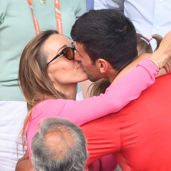 Après sa victoire, Novak Djokovic s'est rendu auprès des siens pour célébrer sa victoire
Jelena et Novak Djokovic pendant les Internationaux de France de tennis de Roland Garros 2023 à Paris le 11 juin 2023. Photo : Laurent Zabulon/ABACAPRESS.COM
