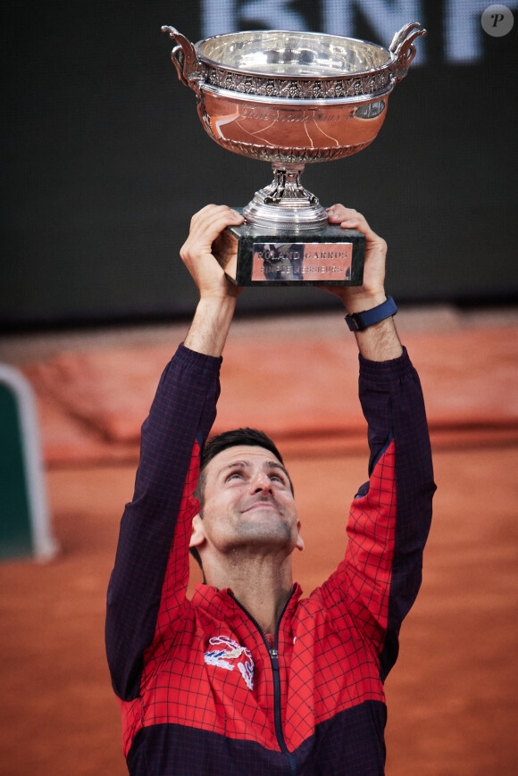 Novak Djokovic - Novak Djokovic remporte les Internationaux de France de tennis de Roland Garros 2023 face à Casper Ruud (7-6 [7-1], 6-3, 7-5) à Paris le 11 juin 2023. Novak Djokovic s'adjuge un 23ème titre record en Grand Chelem et dépasse Rafael Nadal, bloqué à 22 titres et forfait cette année. © Jacovides-Moeau/Bestimage