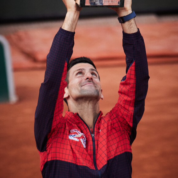 Novak Djokovic - Novak Djokovic remporte les Internationaux de France de tennis de Roland Garros 2023 face à Casper Ruud (7-6 [7-1], 6-3, 7-5) à Paris le 11 juin 2023. Novak Djokovic s'adjuge un 23ème titre record en Grand Chelem et dépasse Rafael Nadal, bloqué à 22 titres et forfait cette année. © Jacovides-Moeau/Bestimage