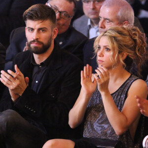 Pour rappel, Shakira sort d'une longue relation avec Gérard Piqué, le père de ses enfants.
Gerard Piqué reçoit le prix du meilleur athlète catalan lors d'une cérémonie à Barcelone. Son ex compagne, la chanteuse Shakira était à ses côtés
