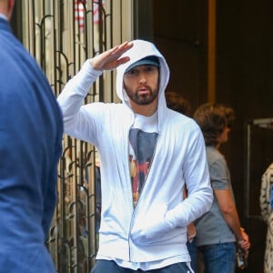 Eminem quitte l'hôtel Four Seasons à New York le 24 juin 2022. 