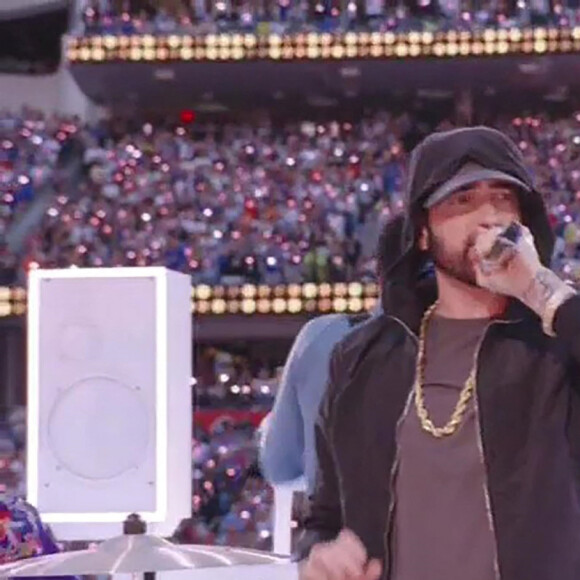 Dr. Dre, Kendrick Lamar, Eminem, Snoop Dogg et Mary J. Blige se produisent à la mi-temps du Super Bowl 56 LVI entre les Los Angeles Rams et les Cincinnati Bengals au SoFi Stadium de Los Angeles. 