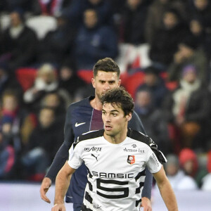 Sur la vidéo, on sent bien toute la complicité qui les anime, encore aujourd'hui
Yoann Gourcuff - Karine Ferri encourage son compagnon Yoann Gourcuff lors du match Psg-Rennes au Parc des Princes à Paris le 6 novembre 2016. (victoire 4-0 du Psg) © Pierre Perusseau/Bestimage