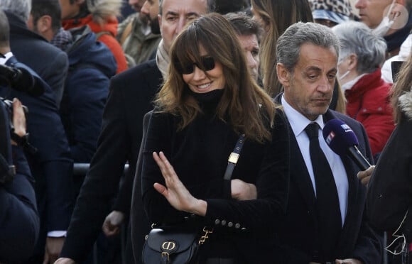 Nicolas Sarkozy et sa femme Carla Bruni-Sarkozy - Obsèques de Jean-Pierre Pernaut en la Basilique Sainte-Clotilde à Paris le 9 mars 2022. © Denis Guignebourg/ Bestimage