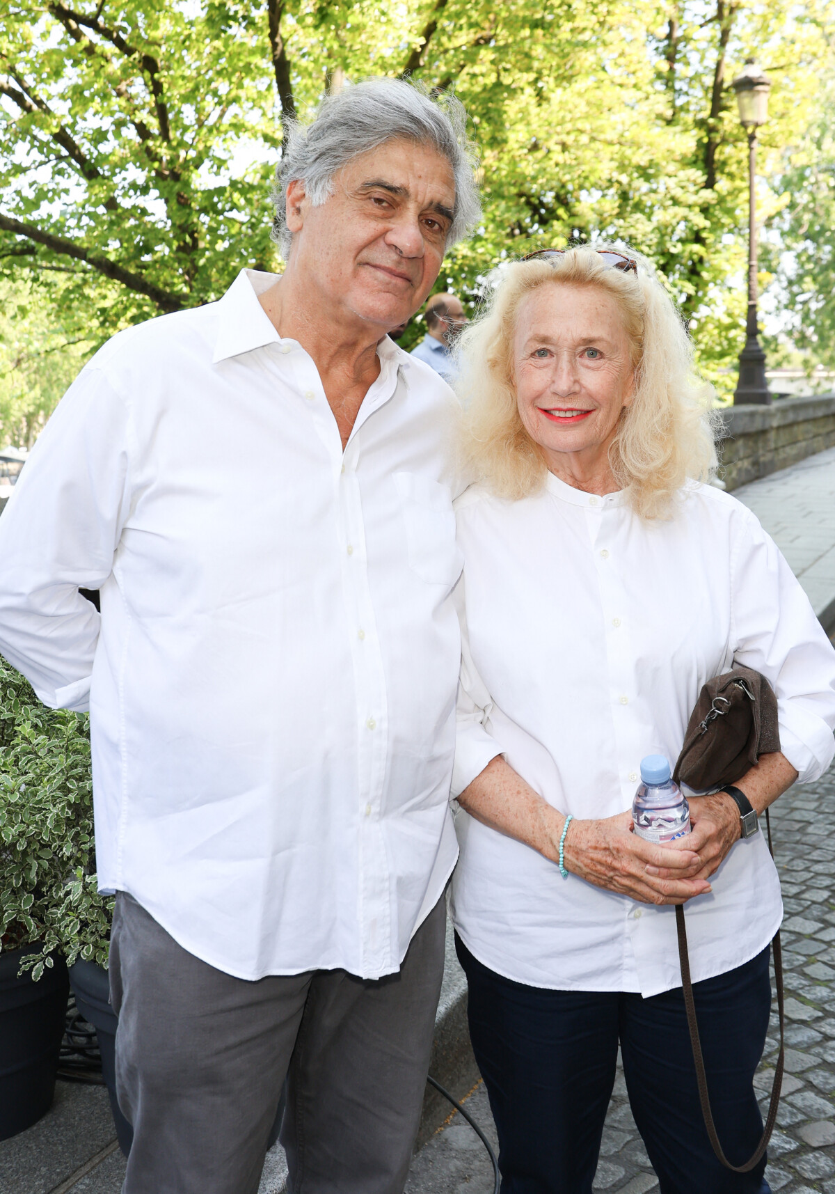 Photo Brigitte Fossey avec son ami Dévoilement d'une plaque