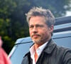 L'acteur est accusé de nombreux méfaits par l'un de ses associés au château de Miraval. 
Exclusif - George Clooney et Brad Pitt arrivent sur le tournage de "Wolves" à Los Angeles, le 16 mars 2023. George Clooney a plaisanté avec le livreur de boissons en lui donnant une tape amicale tandis que Brad Pitt a été accueilli avec une tasse de thé. 