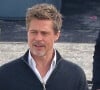 Brad Pitt est dans la tourmente. 
Exclusif - Brad Pitt fait un break lors du tournage du film "Wolves", qu'il coproduit avec son ami G.Clooney