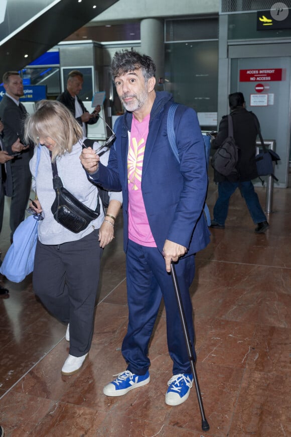 Stephane Plaza - Les célébrités arrivent à l'aéroport de Nice lors du 76ème Festival International du Film de Cannes, le 17 mai 2023. © Perusseau / Da Silva / Bestimage 