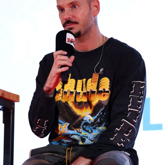 Son car ou van a eu un pneu crevé.
Exclusif - M Pokora en concert avec la radio NRJ dans la galerie commerciale du centre Leclerc Saint-Médard-en-Jalles prés de Bordeaux, le 15 mars 2023. © Patrick Bernard / Bestimage. 