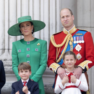 Il a été l'une des stars du Trooping The Colour
Le prince Louis, la princesse Charlotte, Kate Catherine Middleton, princesse de Galles, le prince William de Galles - La famille royale d'Angleterre sur le balcon du palais de Buckingham lors du défilé "Trooping the Colour" à Londres. Le 17 juin 2023