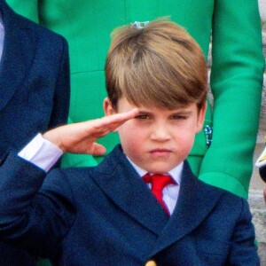Le prince Louis était très élégant
Le prince Louis de Galles - La famille royale d'Angleterre sur le balcon du palais de Buckingham lors du défilé "Trooping the Colour" à Londres. 