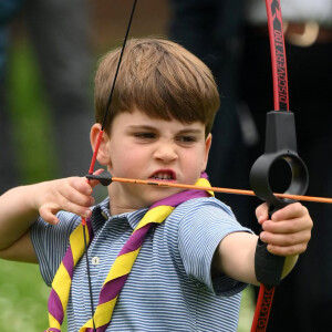 Il était habillé presque comme son oncle
Le prince William, prince de Galles, et Catherine (Kate) Middleton, princesse de Galles, et leurs enfants, participent à la journée du bénévolat "Big Help Out" à Slough 