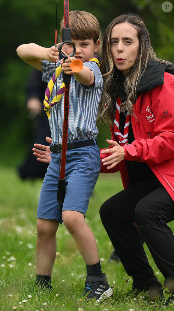 Le prince William, prince de Galles, et Catherine (Kate) Middleton, princesse de Galles, et leurs enfants, participent à la journée du bénévolat "Big Help Out" à Slough 