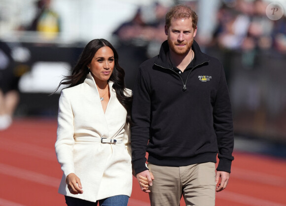 Le prince Harry et Meghan Markle sont à nouveau dans la tourmente...
Le prince Harry et Meghan Markle assistent à la finale d'athlétisme, au deuxième jour des Invictus Games à La Haye,