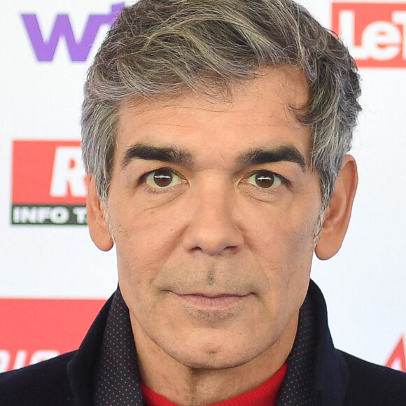 "Bravo Kareen ! Très heureux de te remettre les clés de 66 Minutes après ces 12 années et de commencer une nouvelle aventure avec ⁦RTL !⁩", a confié Xavier de Moulins.
Xavier de Moulins - Les célébrités assistent au Grand Prix d'Amérique 2023 à l'hippodrome de Vincennes, à Paris le 29 janvier 2023.