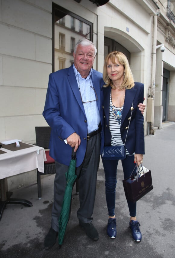 Exclusif - L'animateur Fabrice (François Simon-Bessy) arrive à la radio RTL pour un enregistrement à Paris avec sa femme Michèle le 19 septembre 2016. © Denis Guignebourg / Bestimage