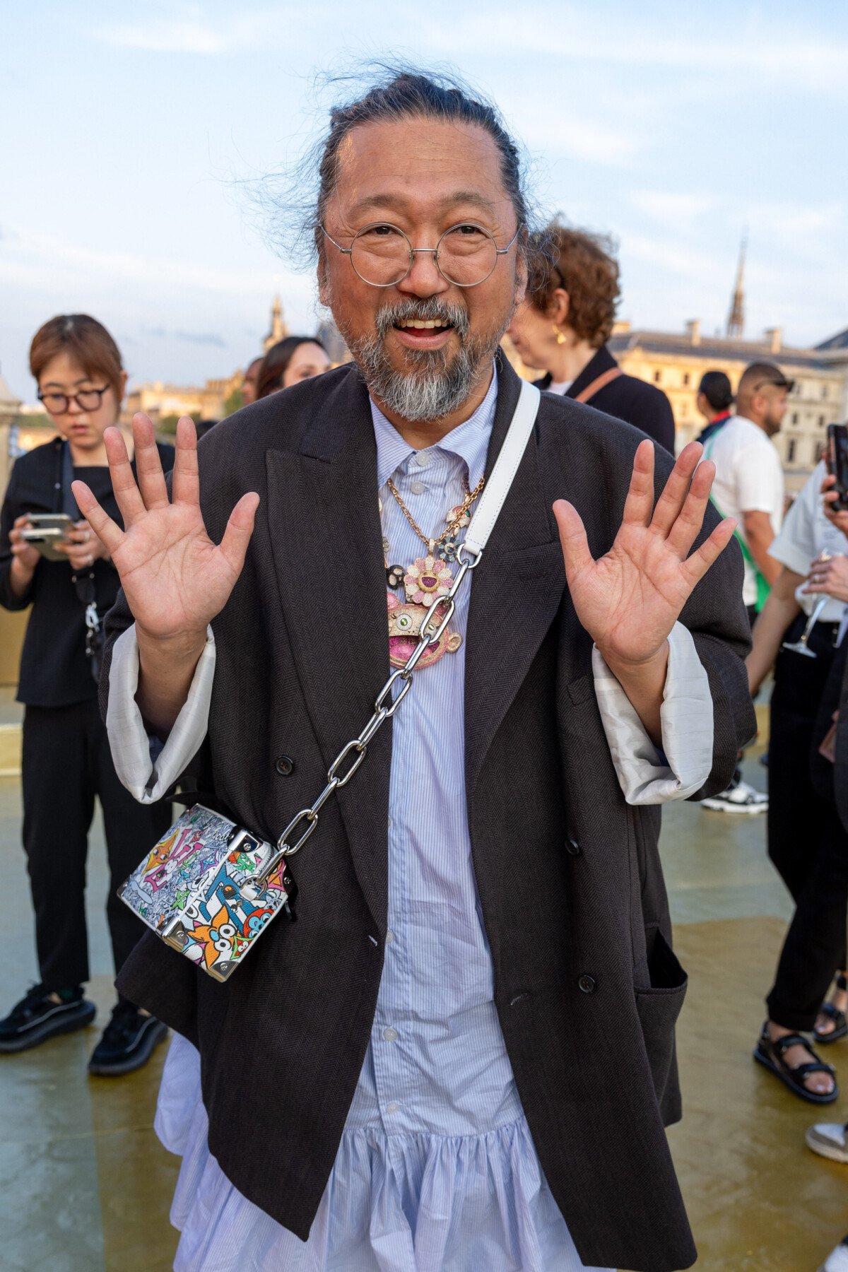 Photo Takashi Murakami Arriv Es Au D Fil De Mode Masculine Pr T   7454857 Takashi Murakami Arrivees Au Defile De 1200x0 1 