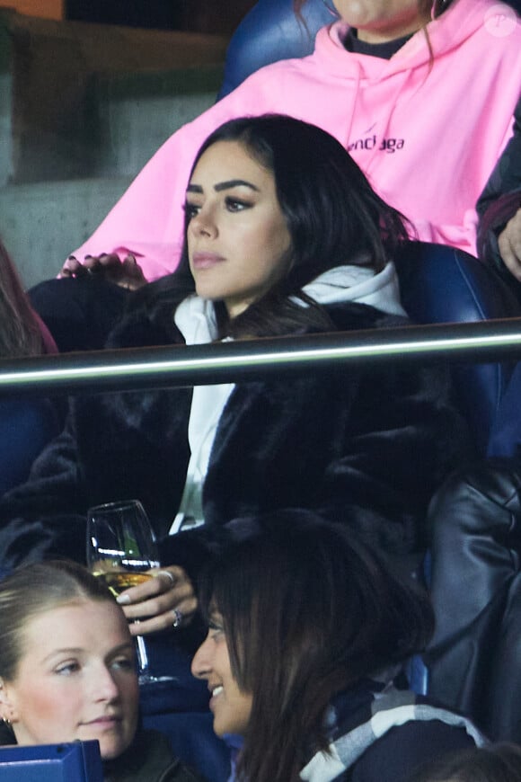 Bruna Biancardi (compagne de Neymar) - People dans les tribunes du match de Ligue 1 Uber Eats "PSG contre Angers" (2-0) au Parc des Princes à Paris le 11 janvier 2023. © Cyril Moreau/Bestimage