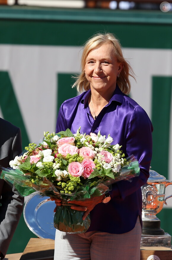 Bonne nouvelle le 19 juin, elle a fait une grande annonce sur son compte Twitter
Martina Navratilova - Serena Williams reçoit son trophée en remportant la finale des Internationaux de tennis de Roland-Garros à Paris, en battant Lucie Safarova, le 6 juin 2015.