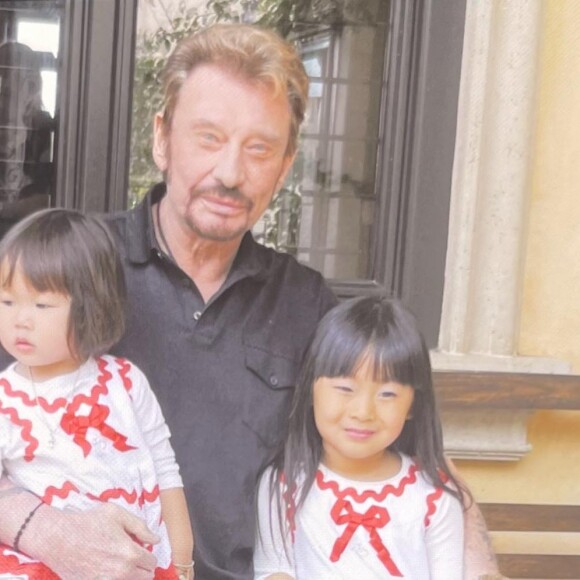 Joy Hallyday rend hommage à son papa Johnny sur Instagram. Le 15 juin 2022.