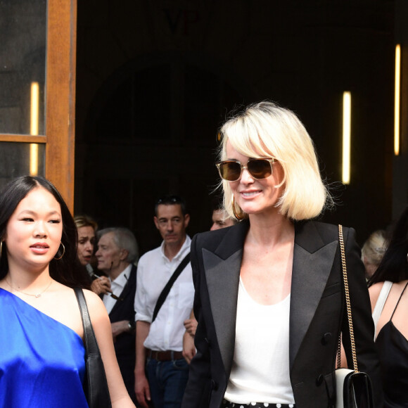 Laeticia Hallyday, son compagnon Jalil Lespert et ses filles Jade et Joy - Mariage de Claude Lelouch à la mairie du 18ème à Paris. Le 17 juin 2023. ©Agence / Bestimage