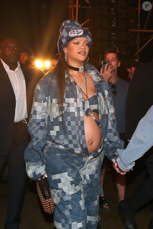 Photo : Rihanna enceinte - Défilé de mode Louis Vuitton Homme, Collection  Printemps-Été 2024 dans le cadre de la Fashion Week de Paris, France, le 20  Juin 2023. © Olivier Borde / Bertrand Rindoff / Bestimage - Purepeople